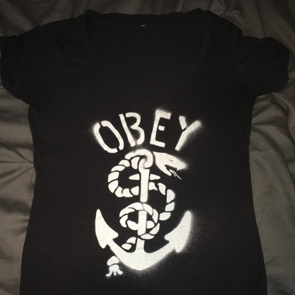 Obey black v neck